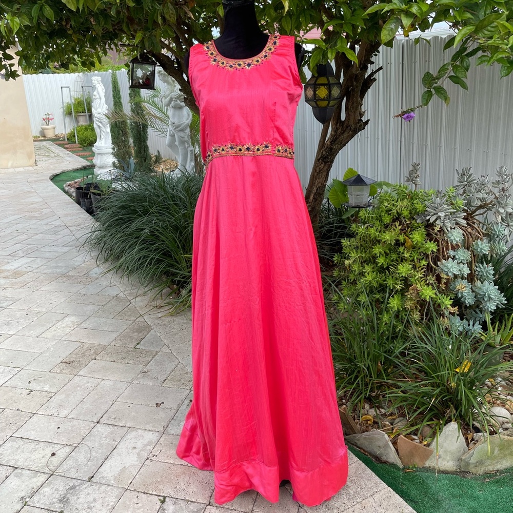 Elegant Pink Sleeveless Dress